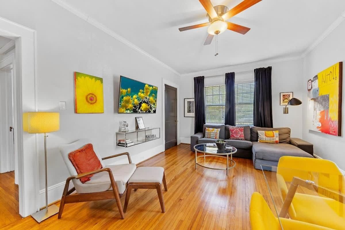 Bright And Restful 2br Near Uptown With Balcony