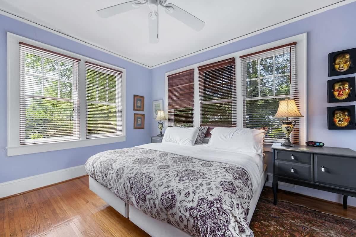 Spacious 2br In Myers Park With Sunroom *