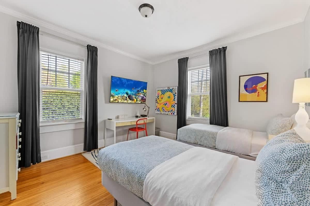 Bright And Restful 2br Near Uptown With Balcony Holiday home *