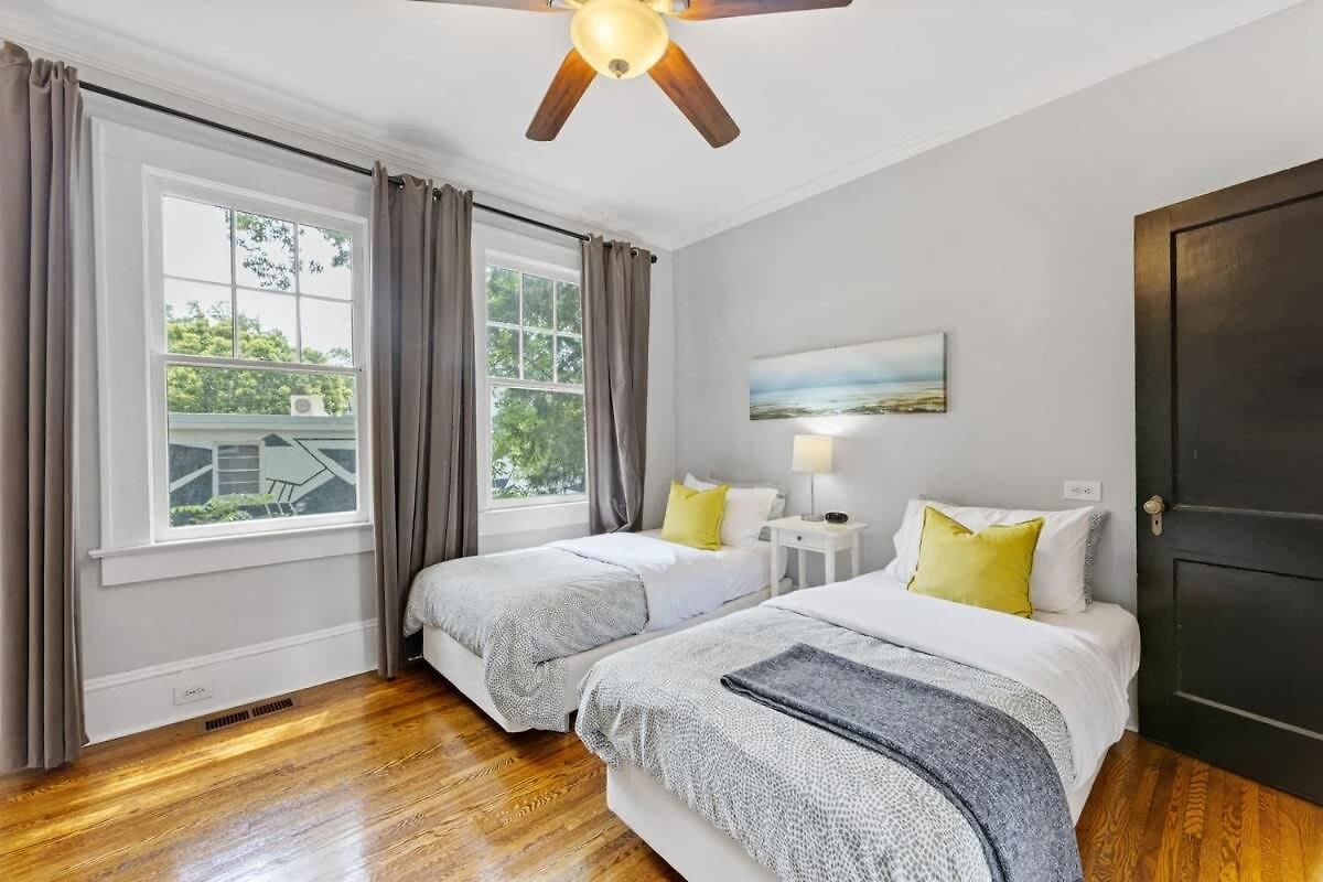 2 Bedroom In Myers Park With Comfortable Screened Porch *