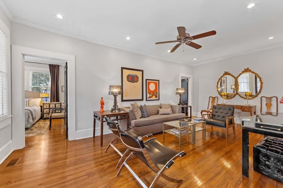 Stylish Myers Park 2 Bedroom With Screened Porch Holiday home