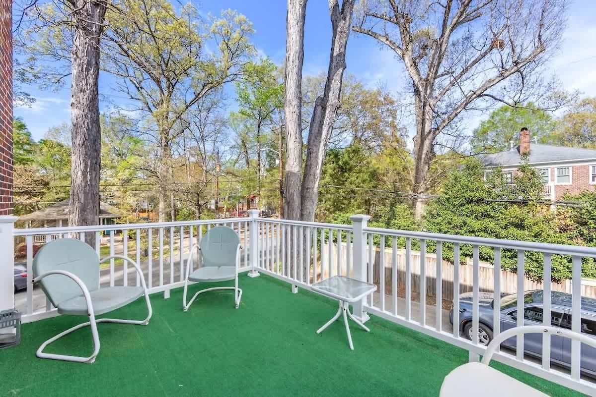 Bright And Restful 2br Near Uptown With Balcony Holiday home *