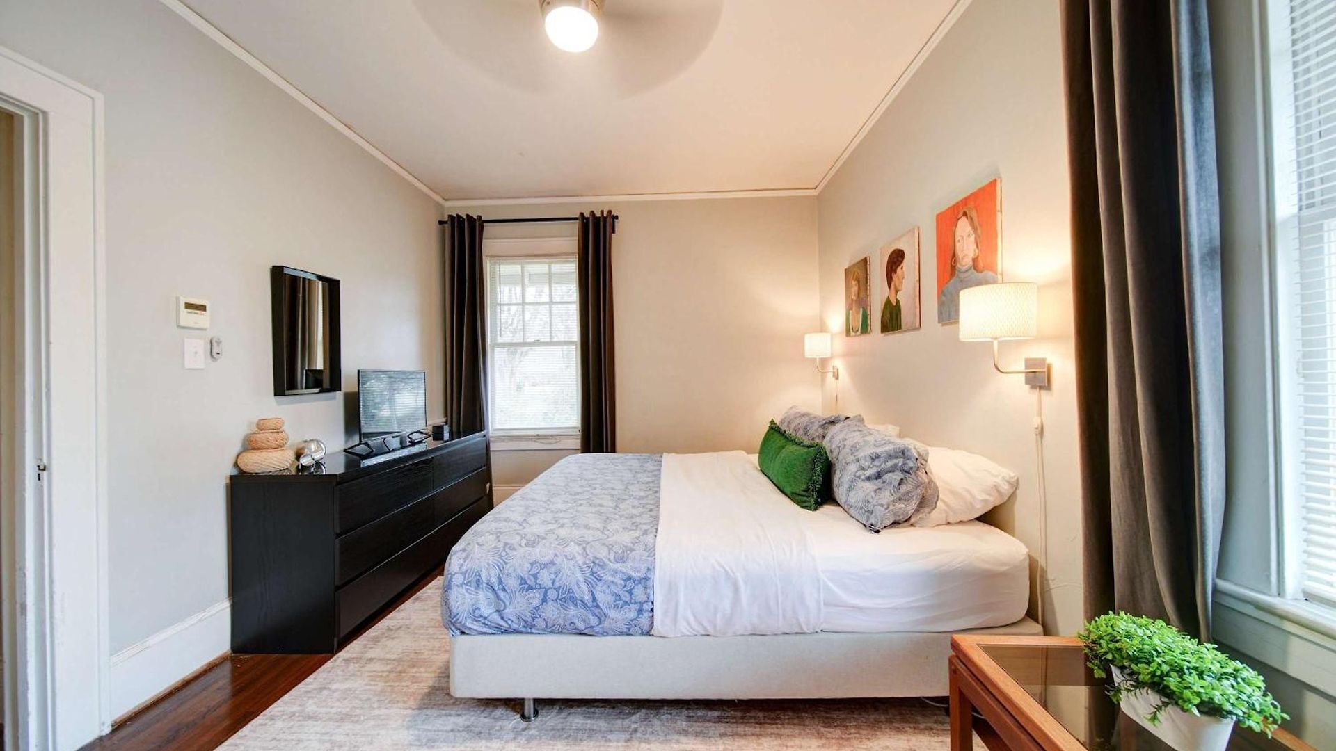Elegant 1br In Elizabeth With Covered Porch Holiday home