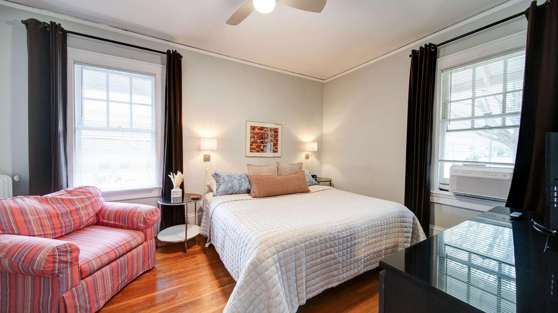 Holiday home Elegant 1br King Condo, Elizabeth-plaza Midwood