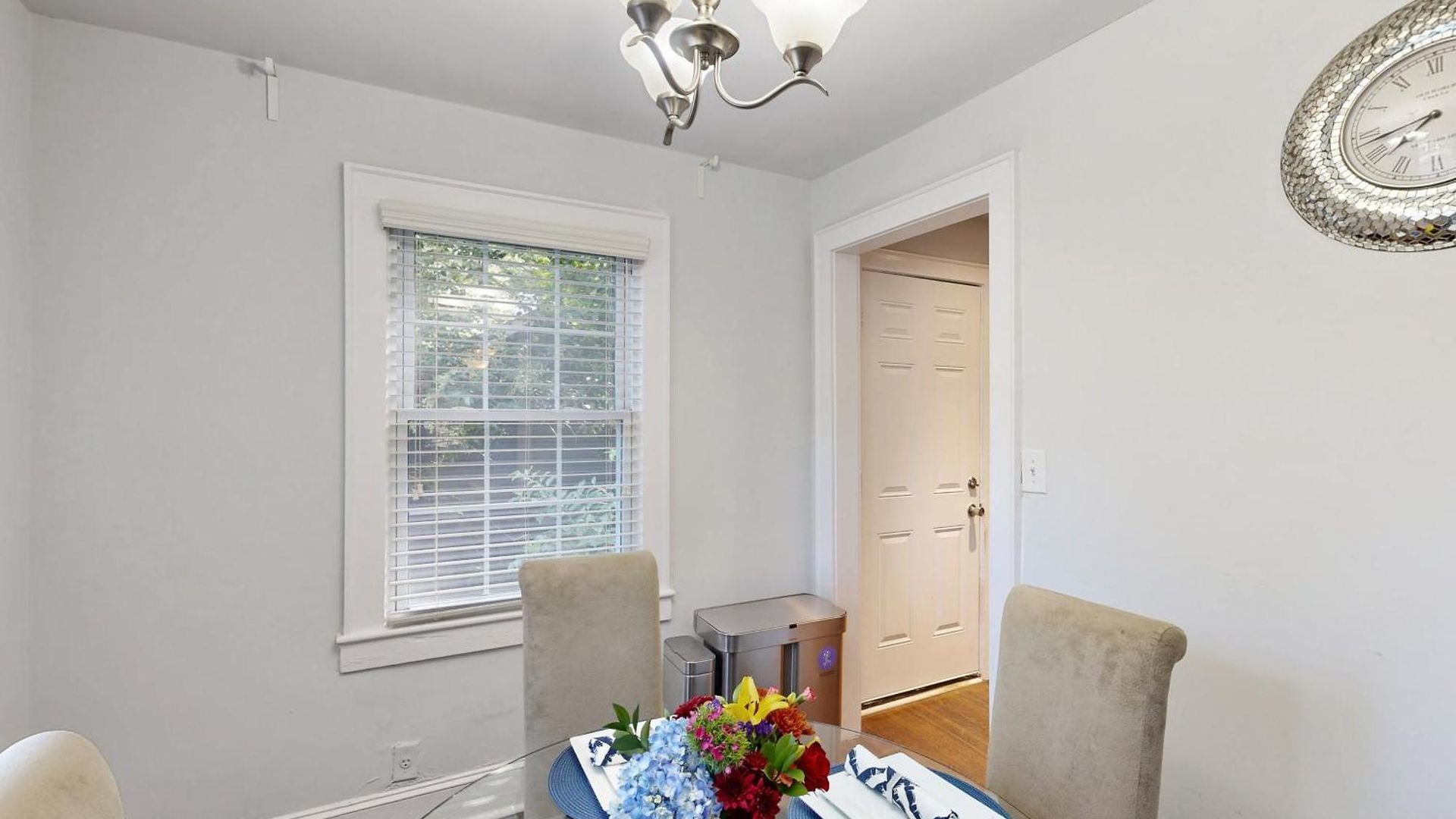 Holiday home 3 Mi To Dtwn Charlotte! Quiet Haven W/ Fenced Yard *