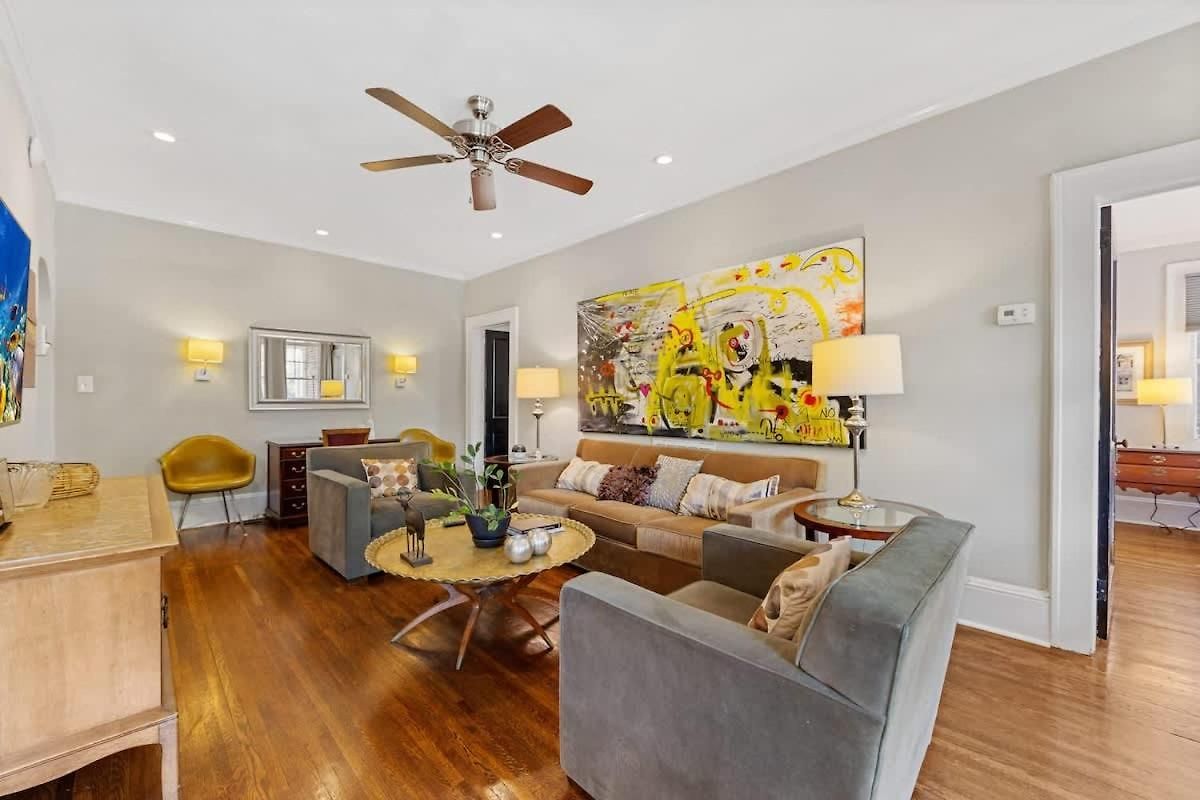 Holiday home Luxurious Myers Park Living With Screened Porch *