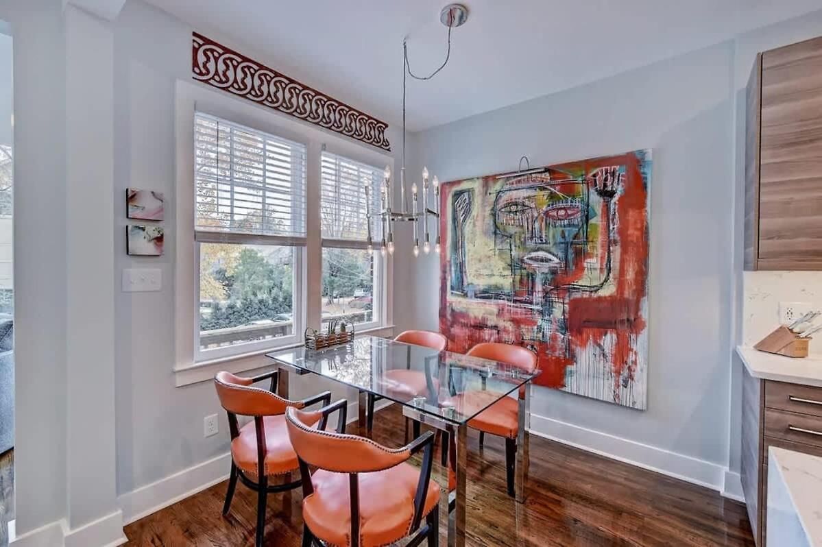 Modern 2br With Sunroom Near Uptown Holiday home