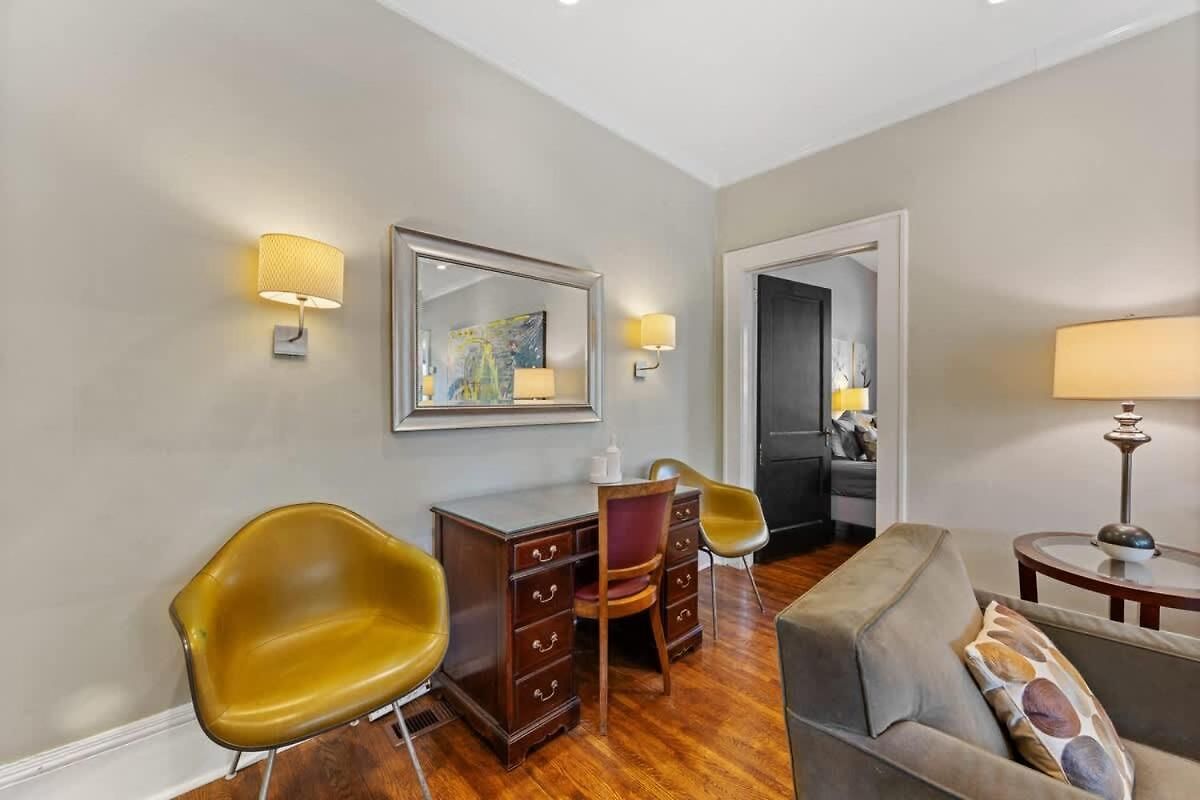 Holiday home Luxurious Myers Park Living With Screened Porch *