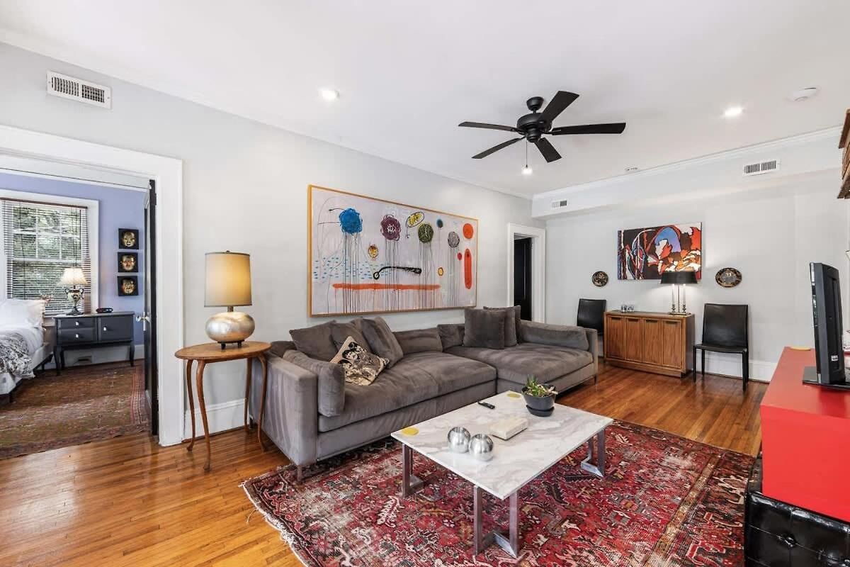 Spacious 2br In Myers Park With Sunroom Holiday home *