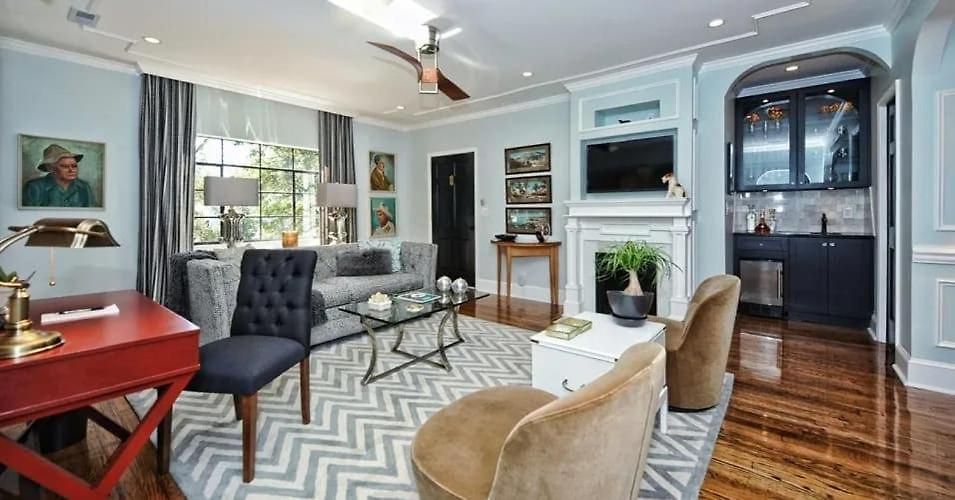 Chic And Comfortable 2br Near Uptown