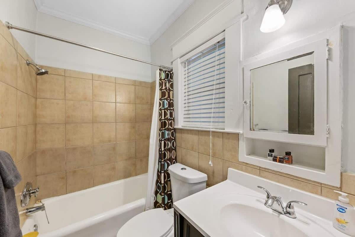 Holiday home Vibrant And Cozy 2br Near Uptown With Balcony *