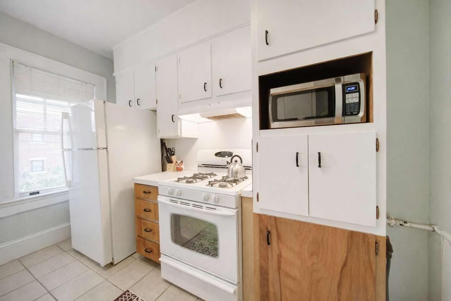 Elegant 1br King Condo, Elizabeth-plaza Midwood Holiday home *