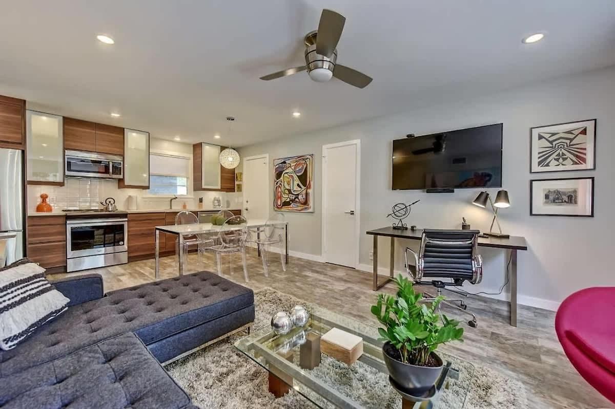 Holiday home Spacious With Easy Access To Uptown *