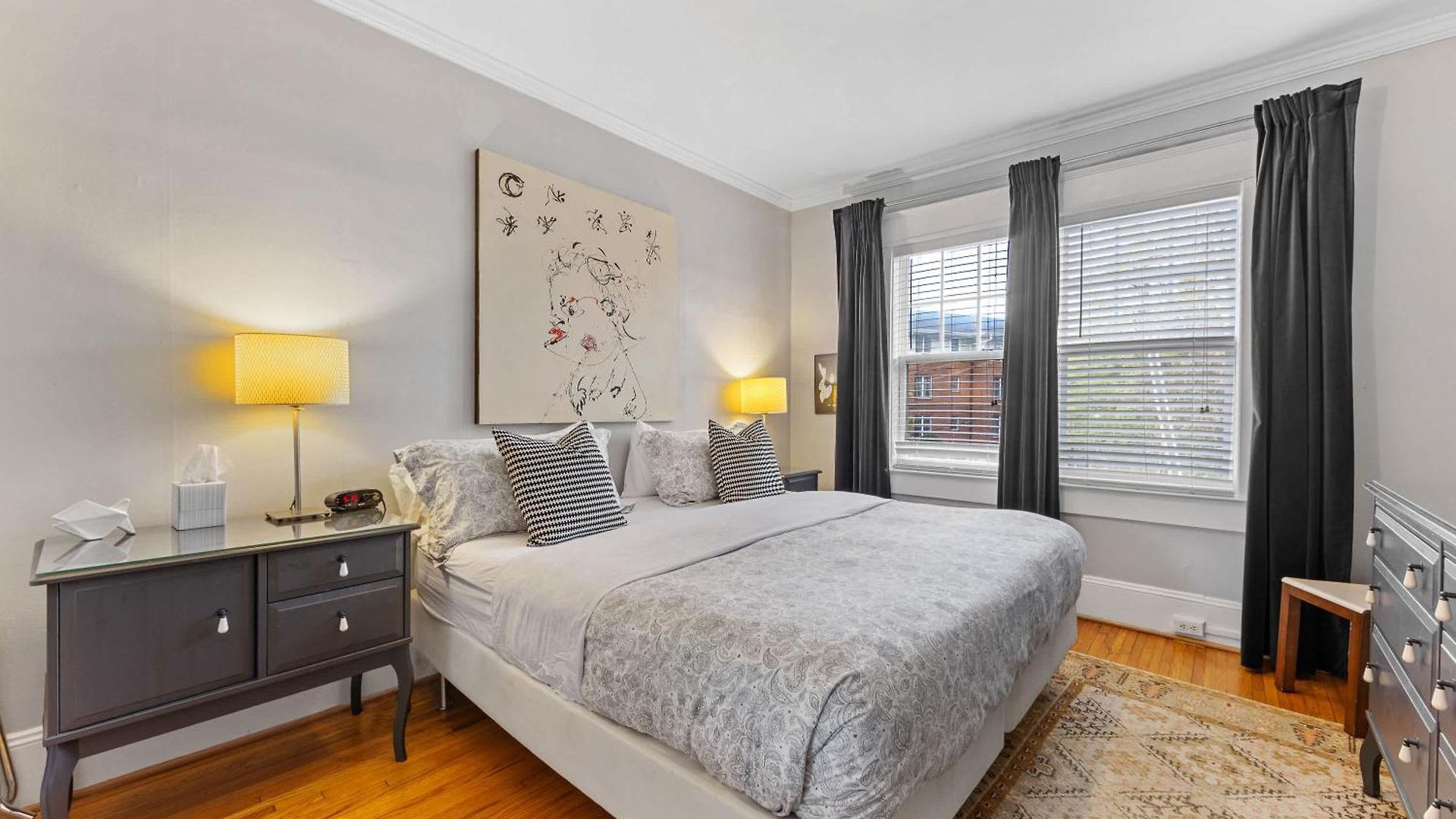 Bright And Restful 2br Near Uptown With Balcony