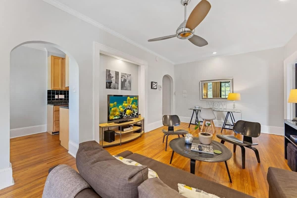 Contemporary 2br In Myers Park With Screened Porch Holiday home Charlotte