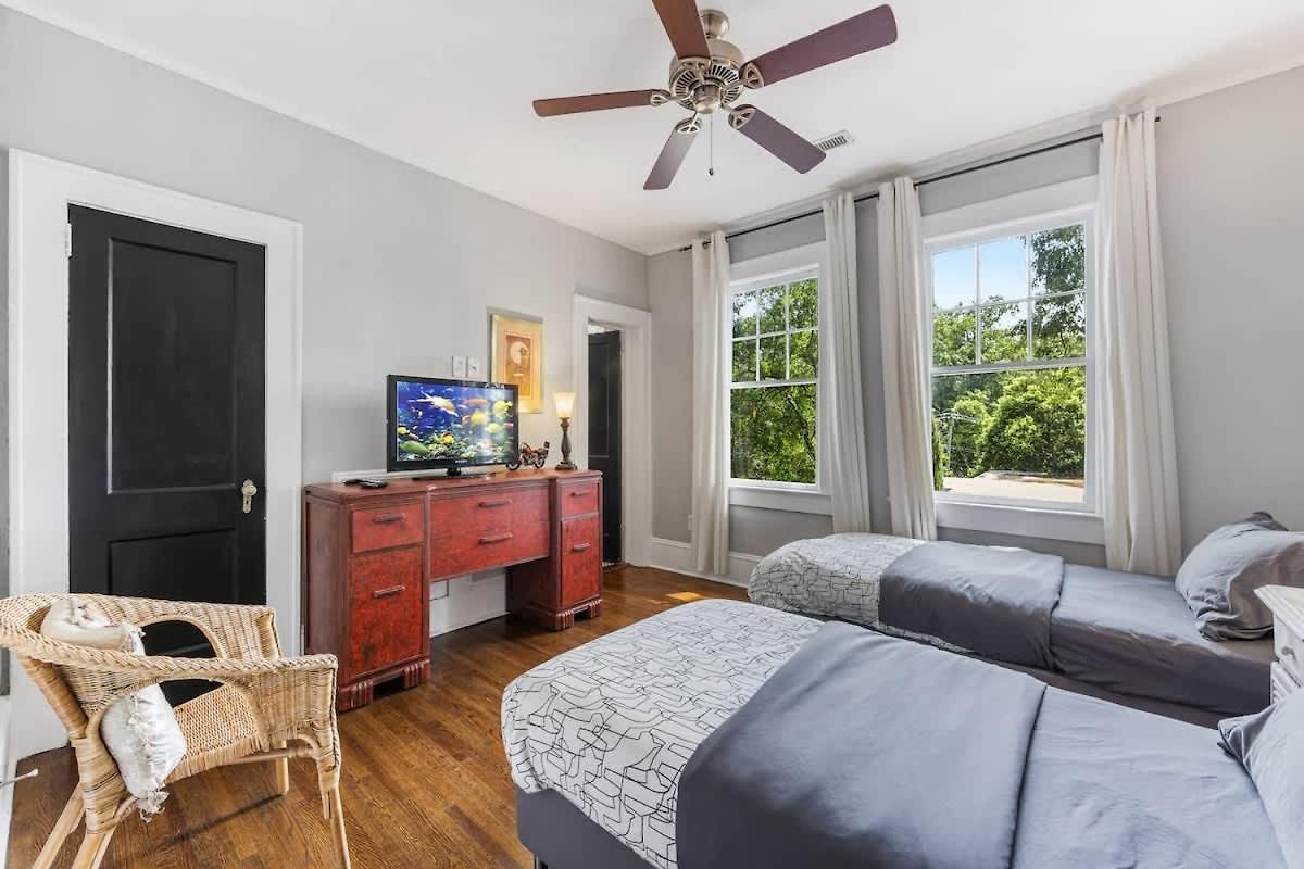 Holiday home Contemporary Gem In The Heart Of Myers Park *