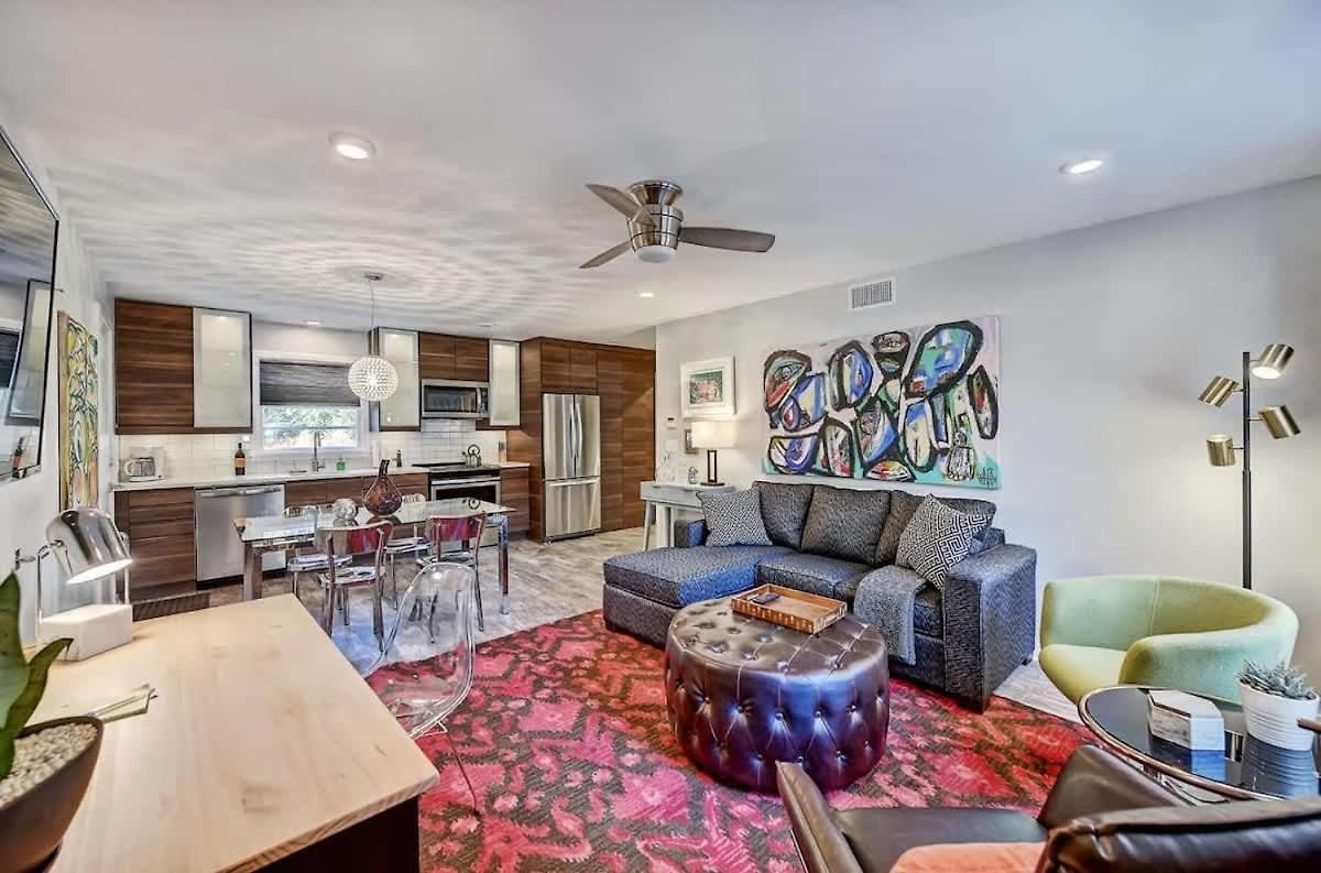 Comfortable And Stylish Near Myers Park Holiday home *
