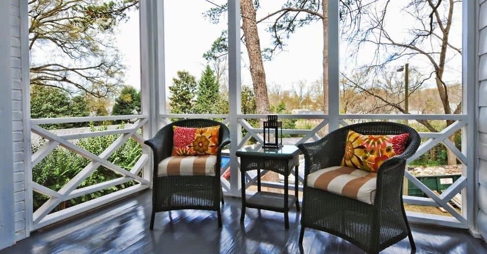 Beautifully Furnished Modern 2br With Balcony * Charlotte