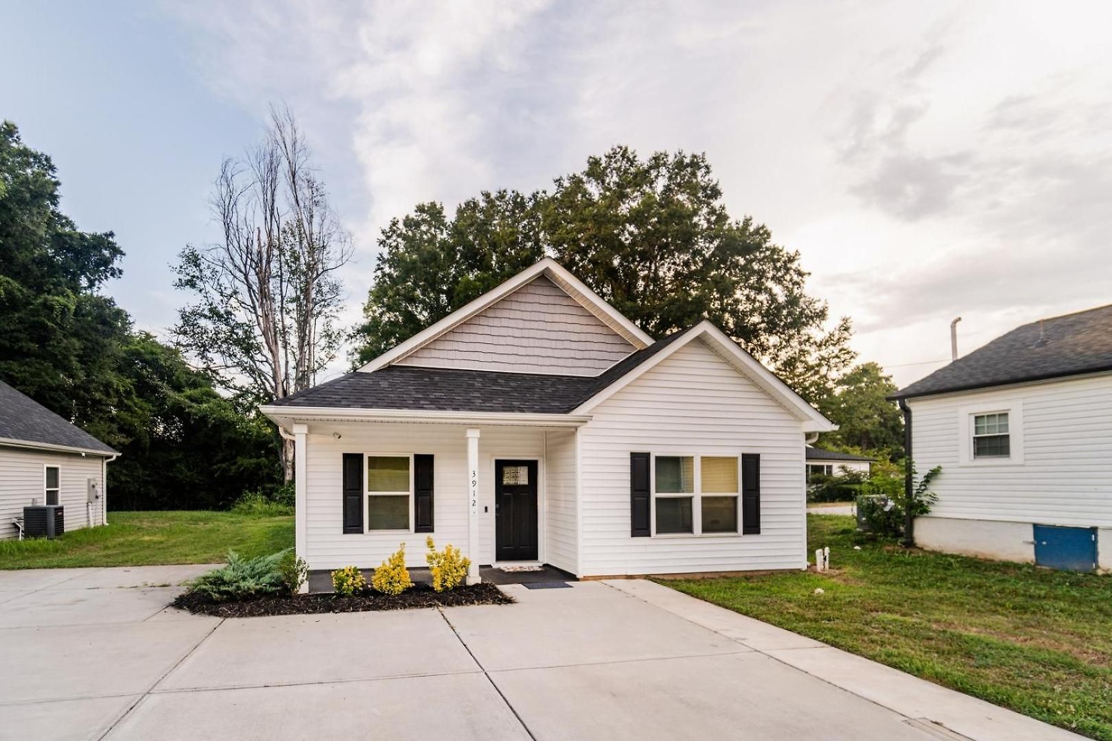 Uptown 3br | Grill + Fire Pit *