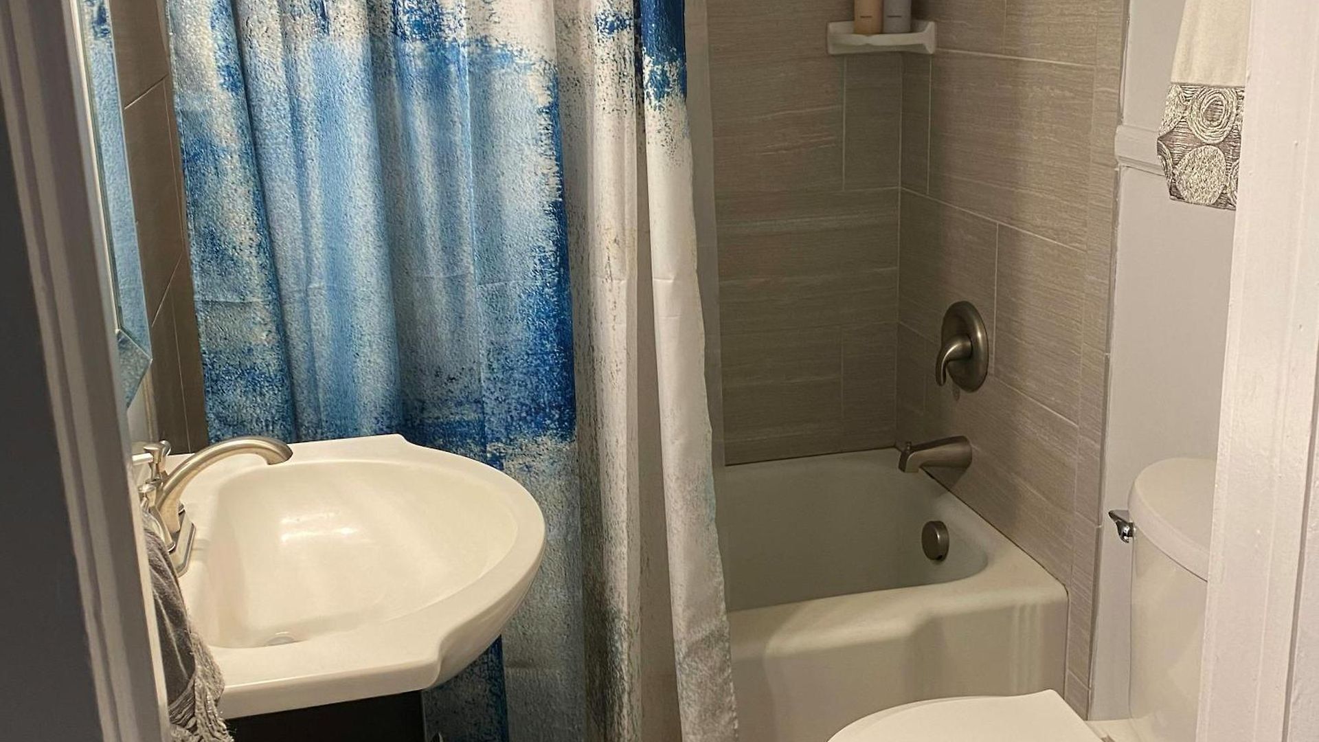 Holiday home 3 Mi To Dtwn Charlotte! Quiet Haven W/ Fenced Yard Charlotte