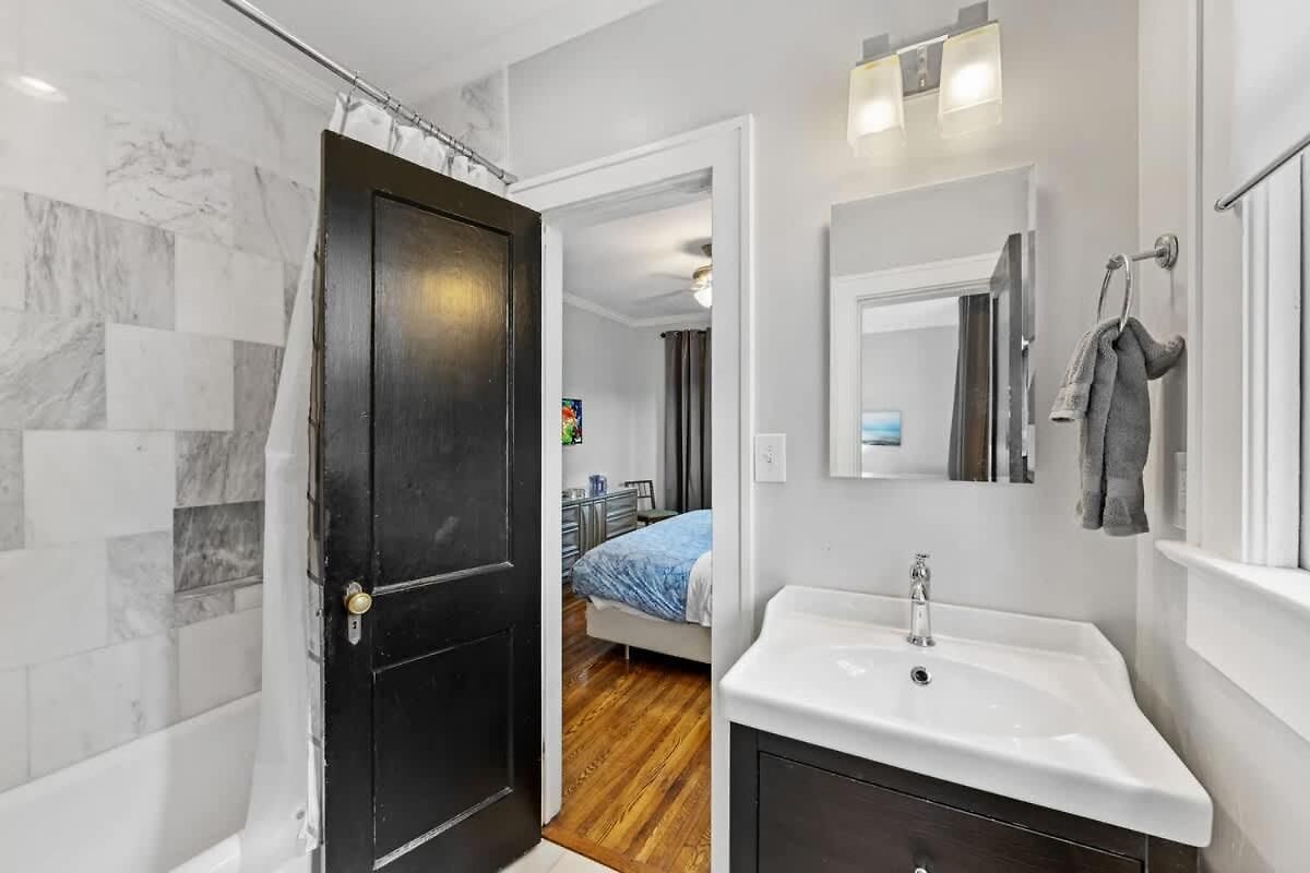 2 Bedroom In Myers Park With Comfortable Screened Porch Holiday home