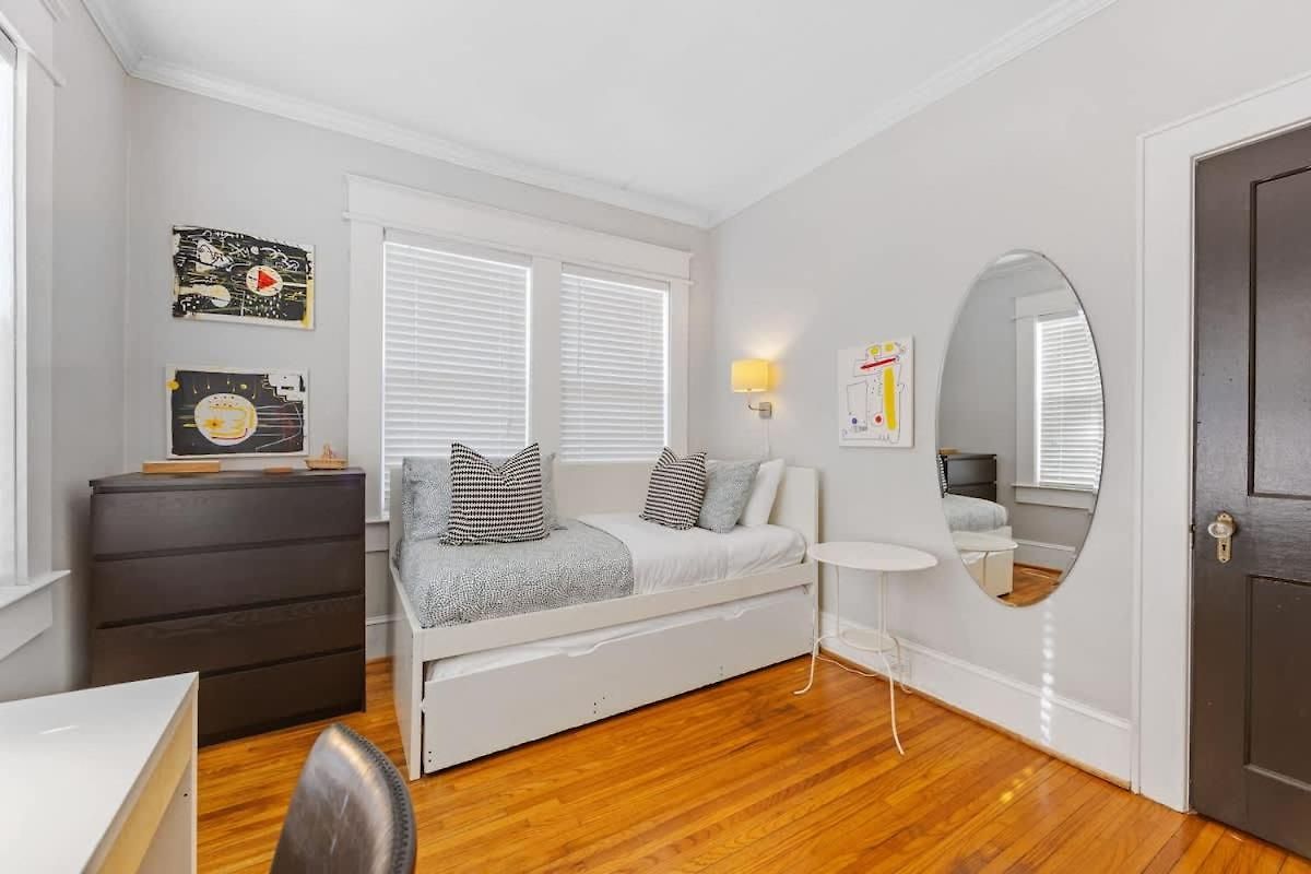 Holiday home Vibrant And Cozy 2br Near Uptown With Balcony