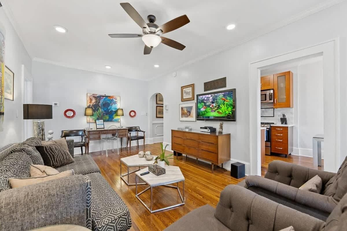 2 Bedroom In Myers Park With Comfortable Screened Porch Holiday home *