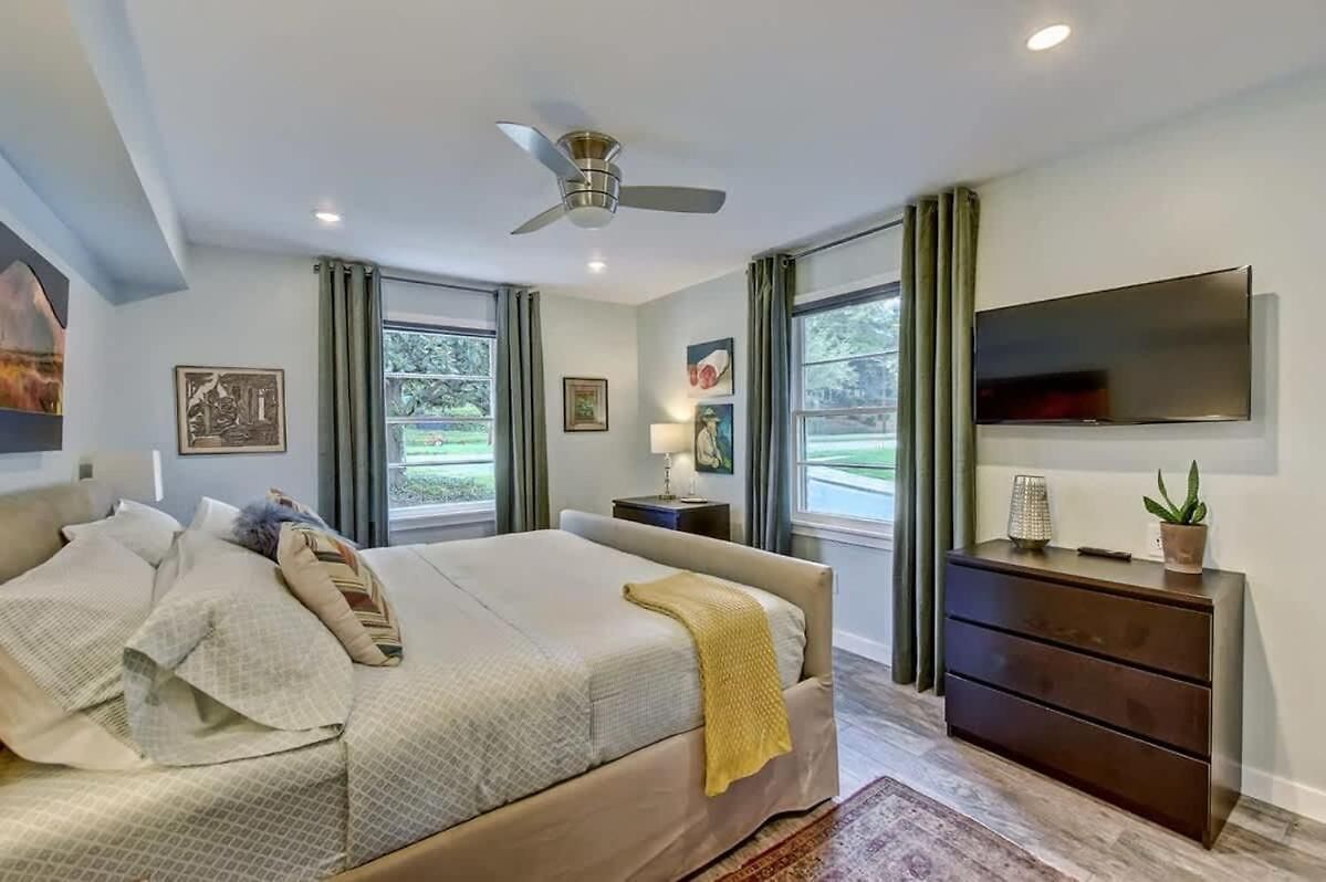 Holiday home Spacious With Easy Access To Uptown *