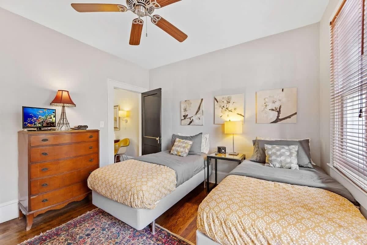 Holiday home Luxurious Myers Park Living With Screened Porch Charlotte