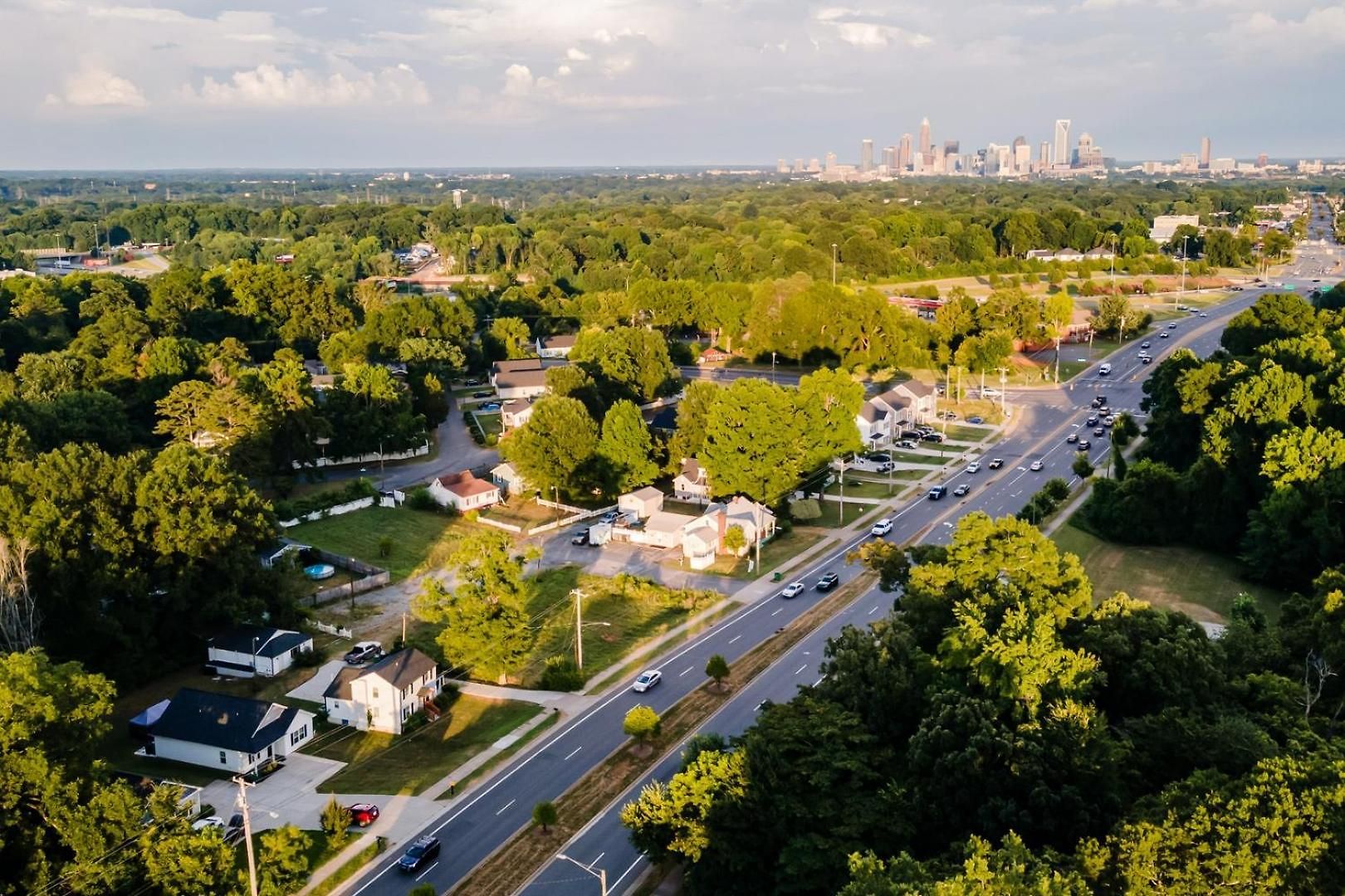 Uptown 3br | Grill + Fire Pit Holiday home