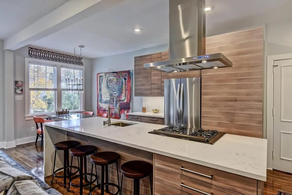 Modern 2br With Sunroom Near Uptown *