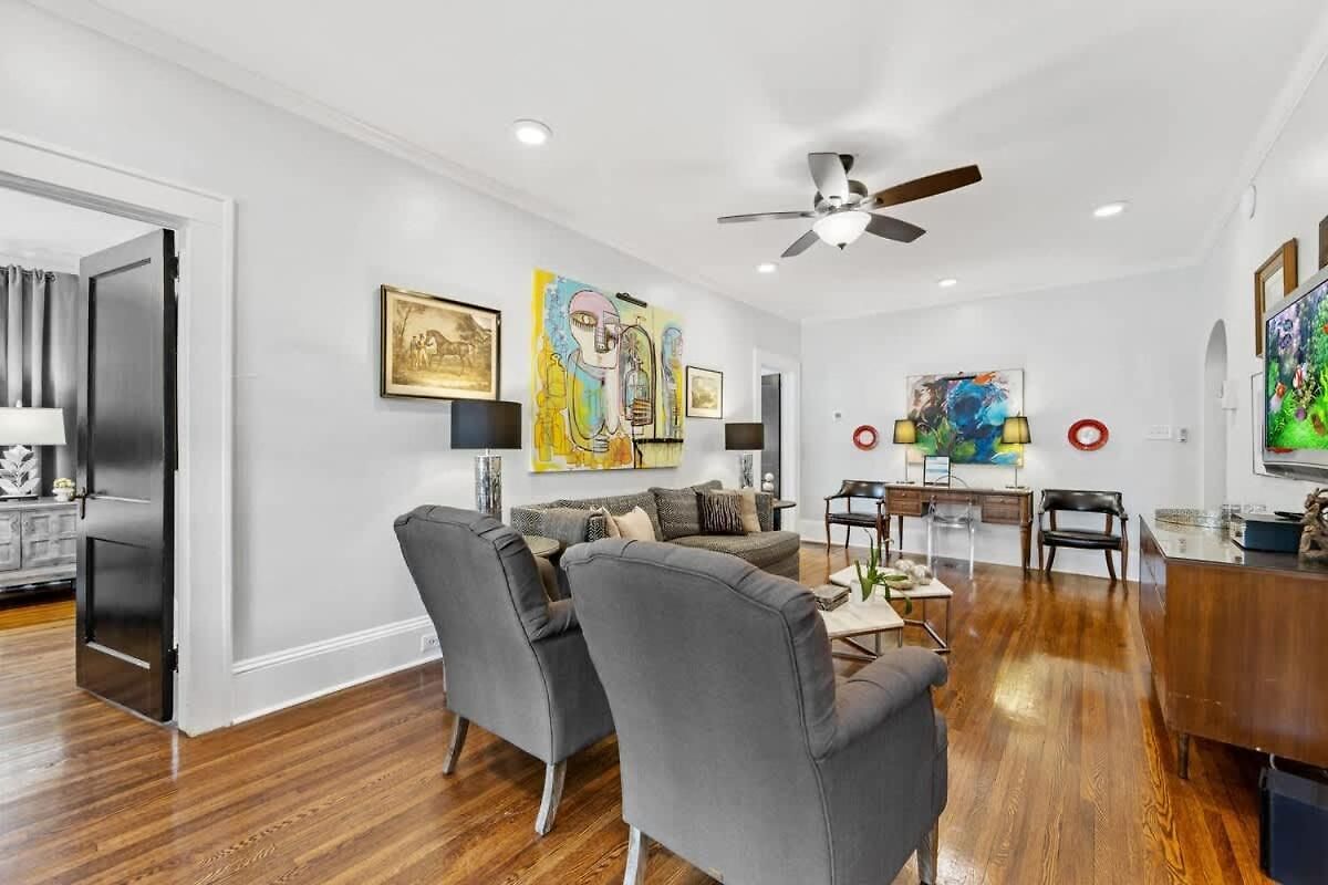 2 Bedroom In Myers Park With Comfortable Screened Porch