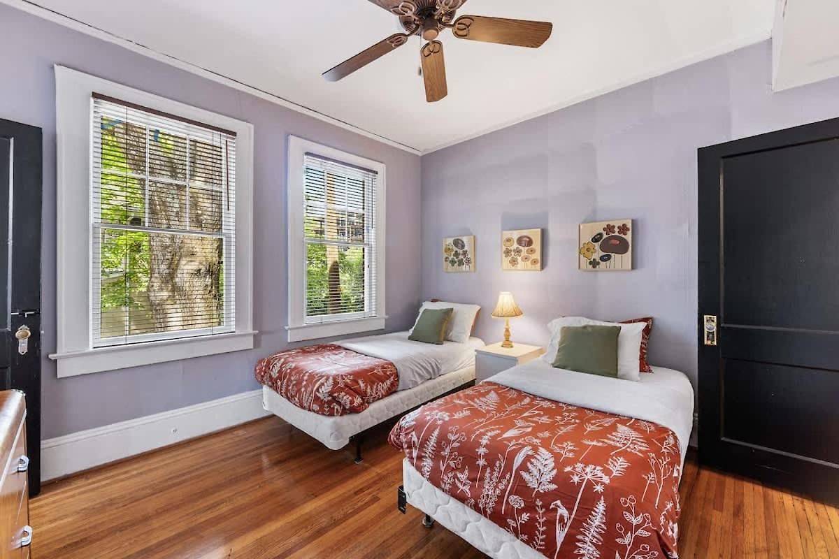 Spacious 2br In Myers Park With Sunroom *