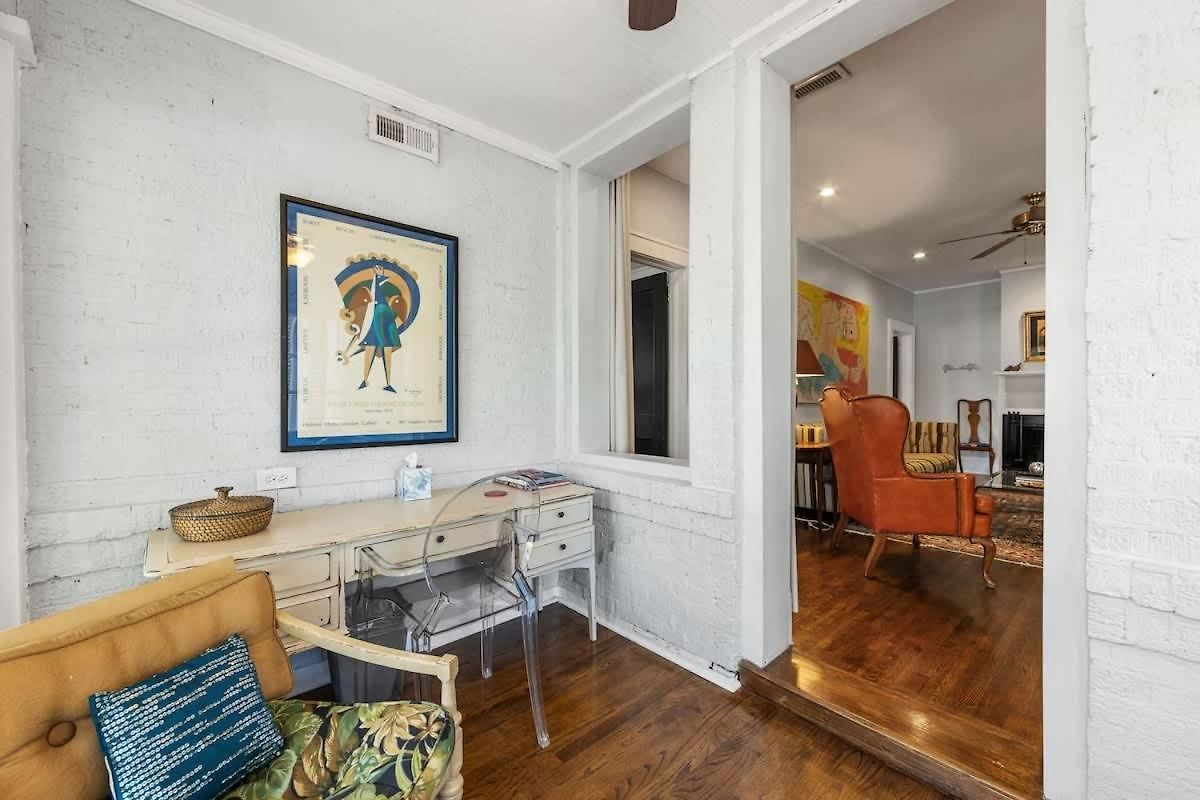 Contemporary Gem In The Heart Of Myers Park Holiday home *