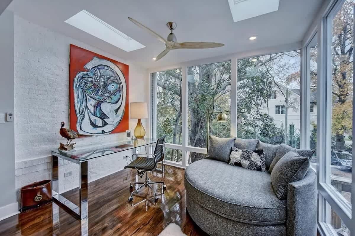Holiday home Modern 2br With Sunroom Near Uptown