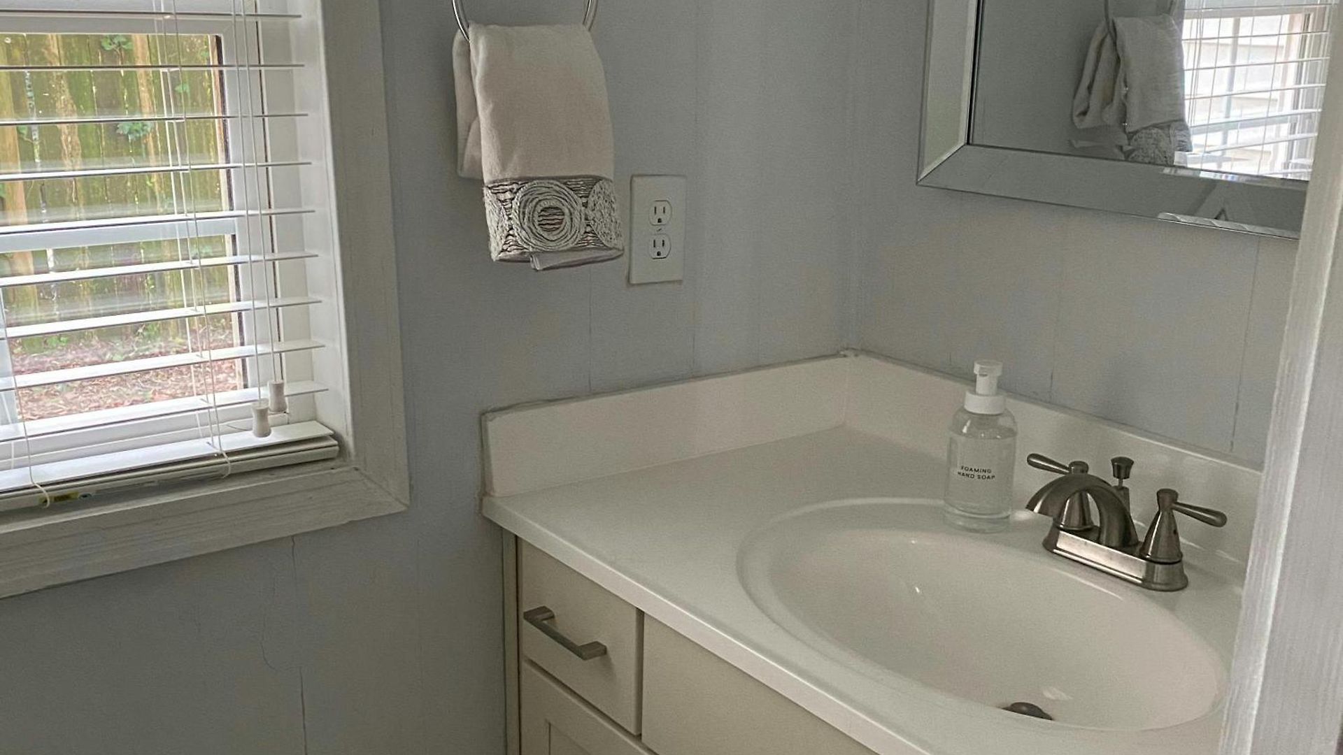 Holiday home 3 Mi To Dtwn Charlotte! Quiet Haven W/ Fenced Yard Charlotte