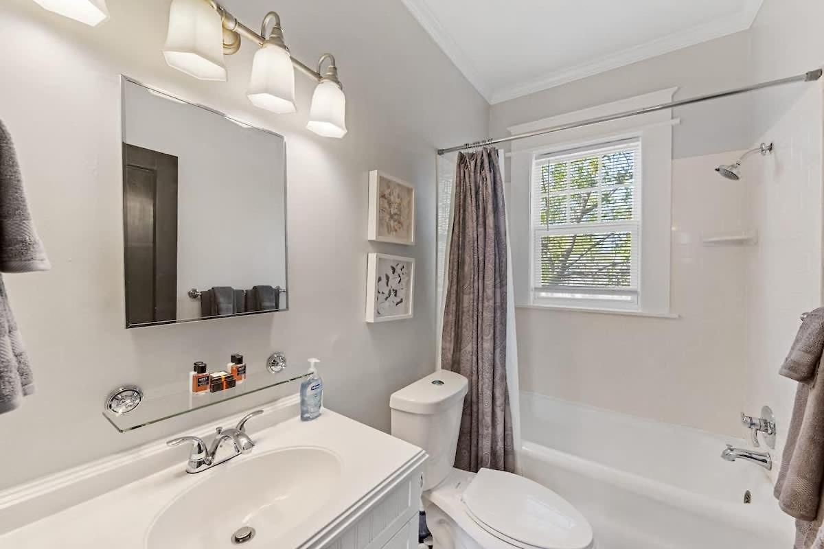 Chic 1 Bedroom Units Near Dilworth Holiday home *