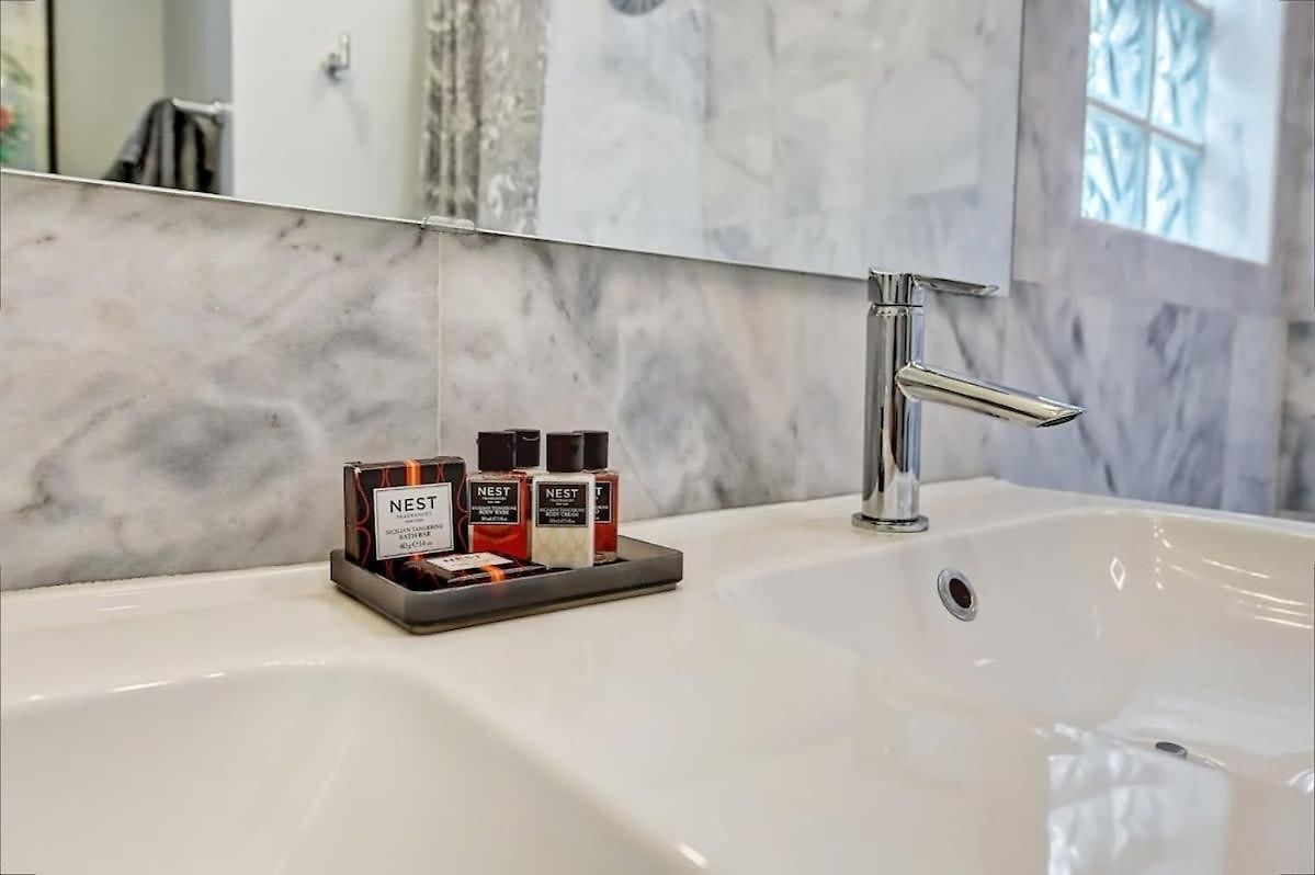 Modern 1br In The Heart Of Clt Holiday home *