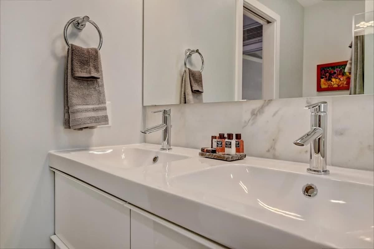 Myers Park Gem Great Location *