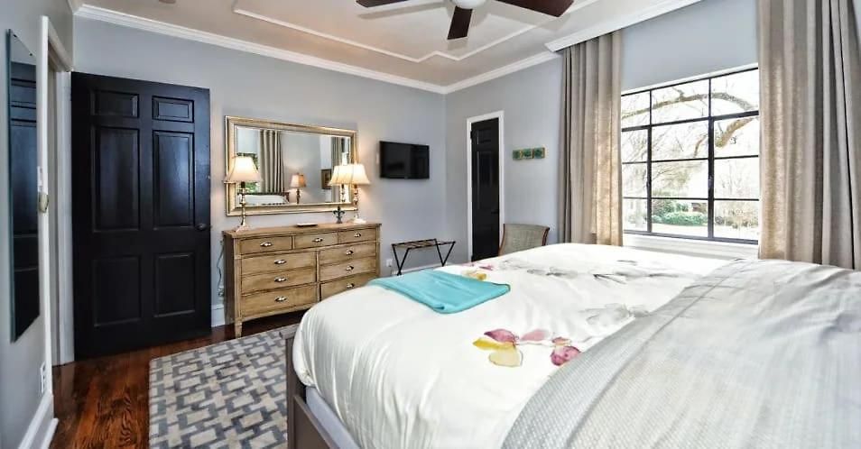 Holiday home Beautifully Furnished Modern 2br With Balcony