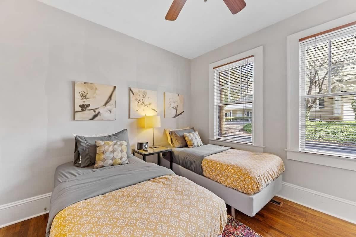 Holiday home Luxurious Myers Park Living With Screened Porch