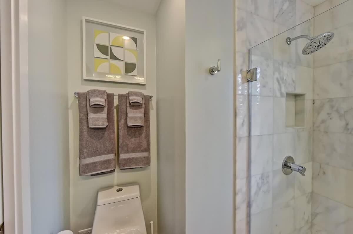 Spacious With Easy Access To Uptown Holiday home *