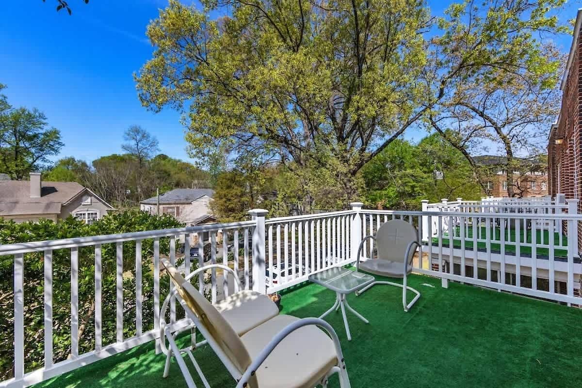 Chic 1 Bedroom Units Near Dilworth Holiday home *