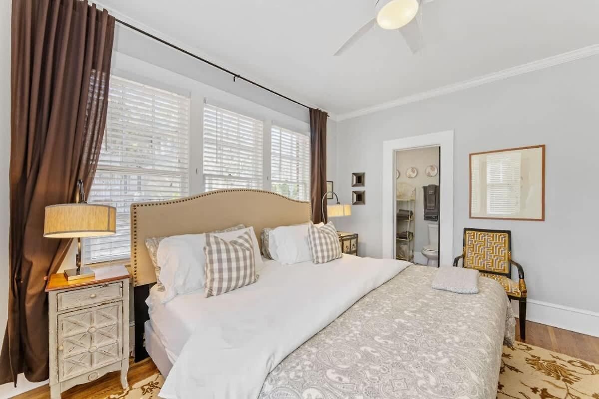 Stylish Myers Park 2 Bedroom With Screened Porch Holiday home Charlotte