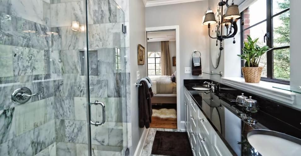 Beautifully Furnished Modern 2br With Balcony Charlotte