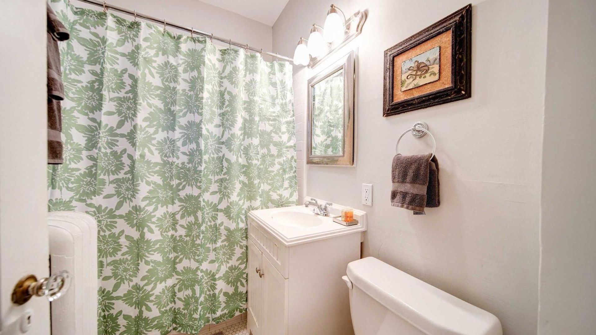 Holiday home Elegant 1br In Elizabeth With Covered Porch *