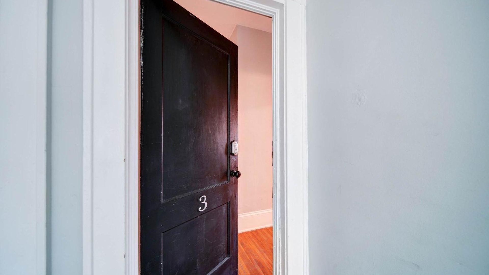 Elegant 1br King Condo, Elizabeth-plaza Midwood Holiday home *