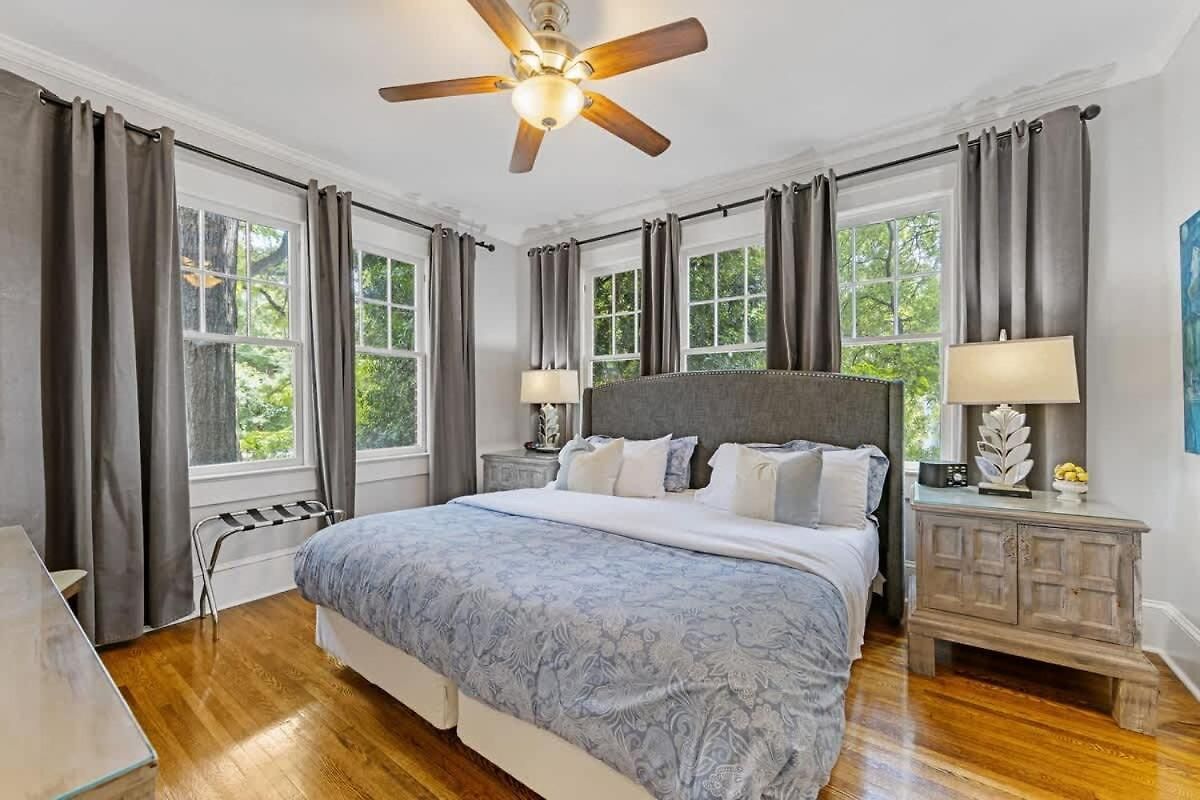 2 Bedroom In Myers Park With Comfortable Screened Porch