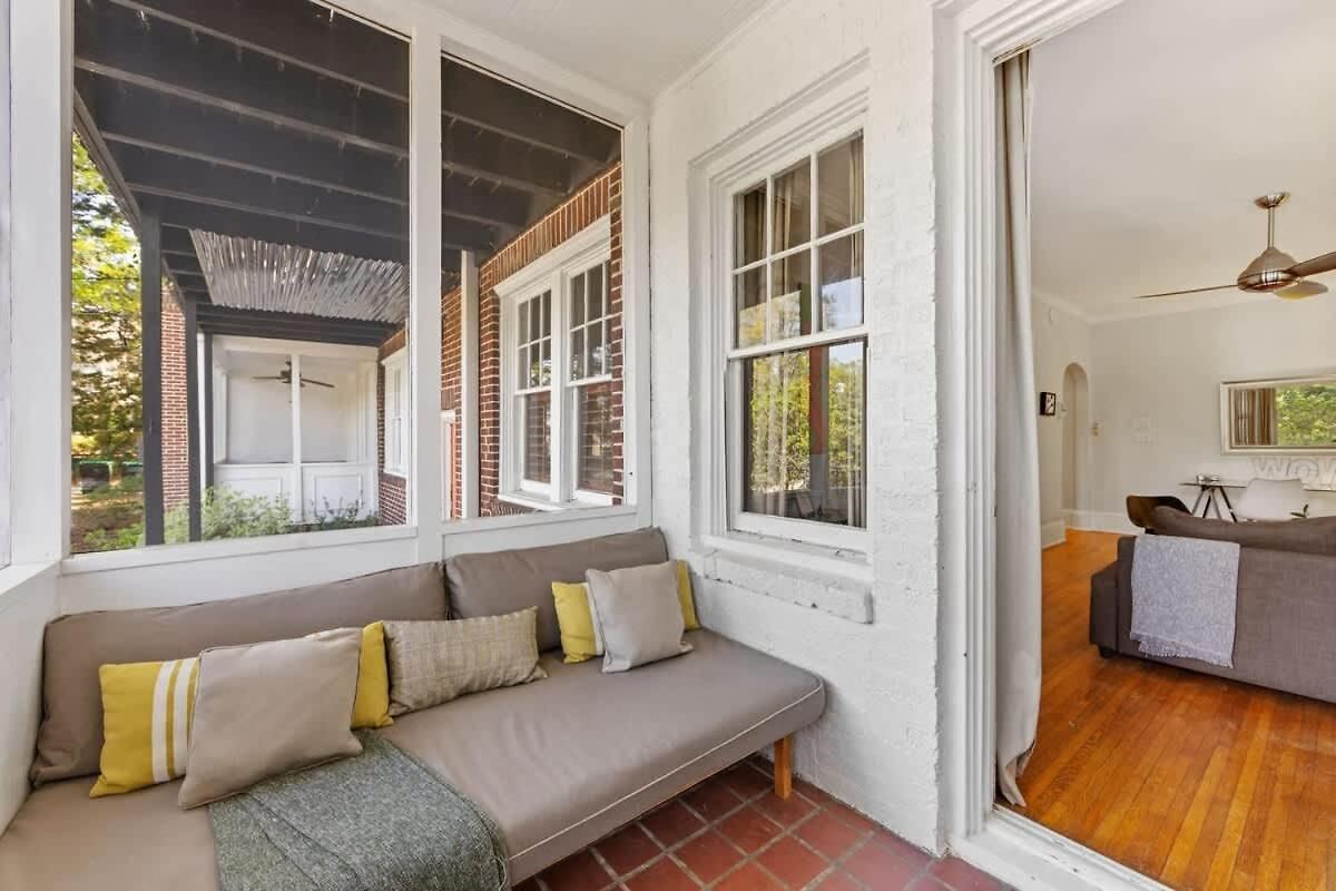 Contemporary 2br In Myers Park With Screened Porch