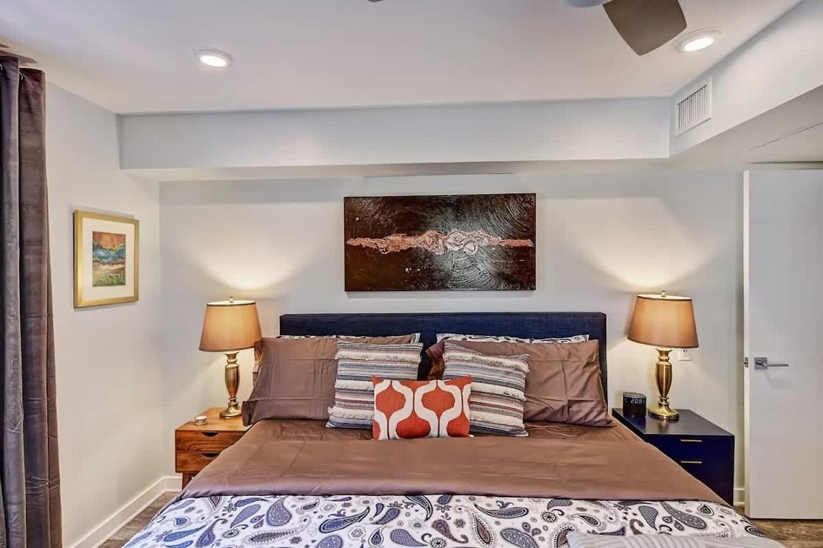 Comfortable And Stylish Near Myers Park *